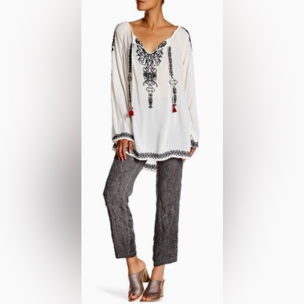 Johnny Was Biya Embroidered  Peasant Tunic White w Black + Red Tassels.